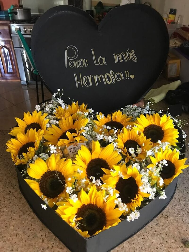🌻🖤 Caja Corazón Girasoles